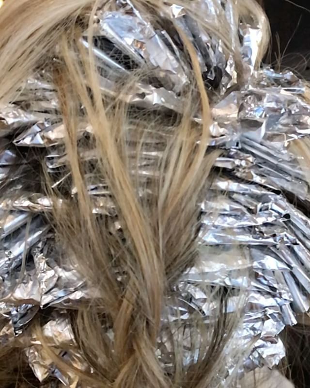 Can you guess how many foils there are? Leave a comment below! _________________________________#instahair #instabeauty #atthesalon #salonlife #hair #hairspiration #hairsalon #haircolor #hairstyles #hairstyling #haircut #carlsbad #sandiego #sandiegohair #carlsbadhair #aveda #avedacolor #avedaproducts #avedaartist #smellslikeaveda #foilsfordays #slomo