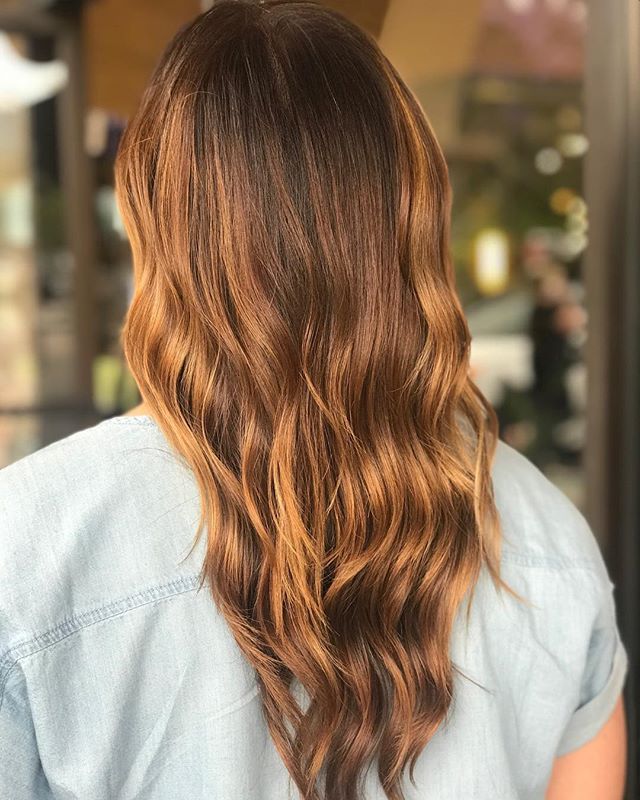 Rich dimensional color and a soft wave ?______________________________________________#aveda #avedademiplus #avedacolor #avedaartist #carlsbadsalon #balayage #dimensionalcolor #smellslikeaveda